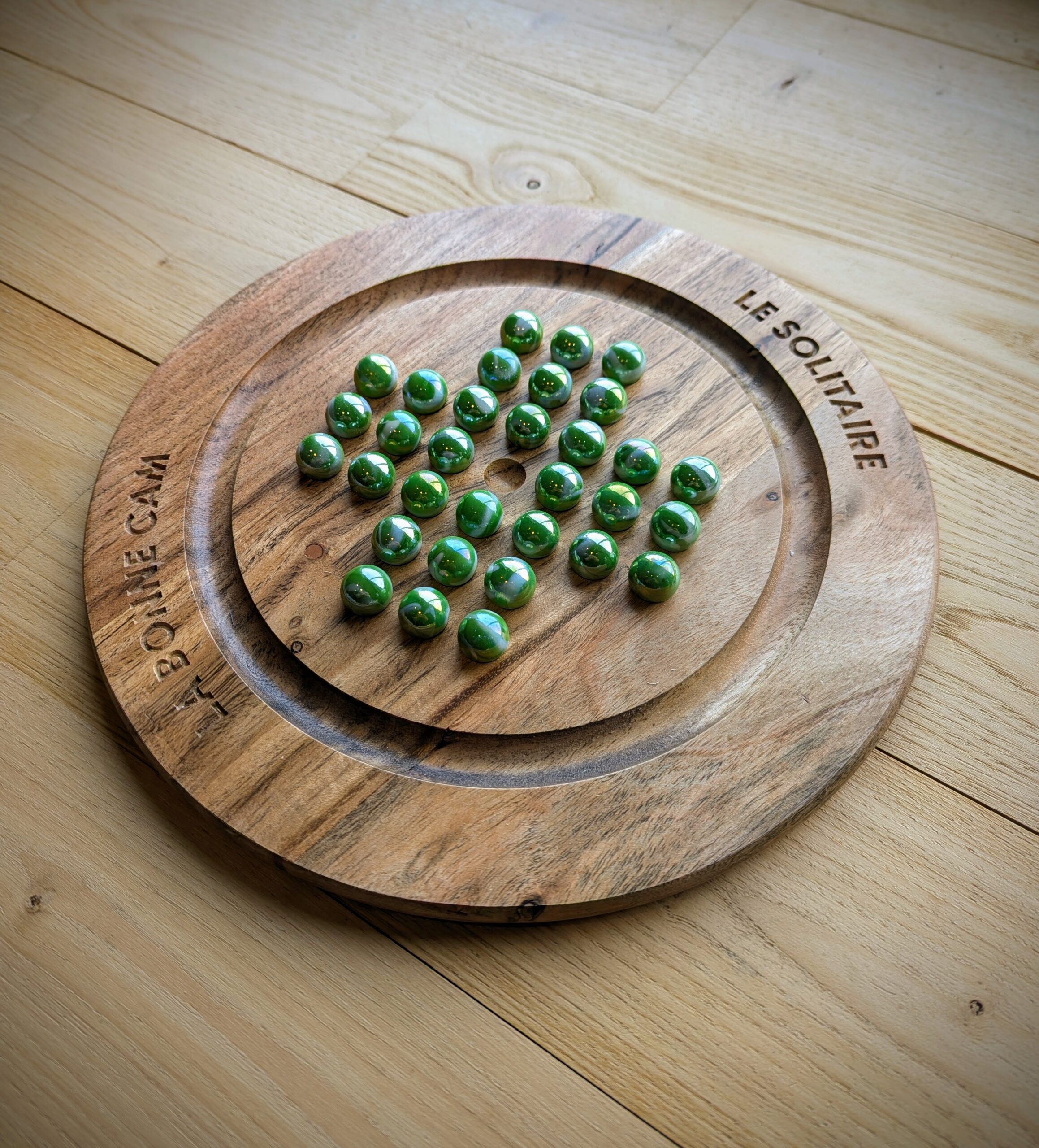 Jeu de Solitaire artisanal en acacia đ§©